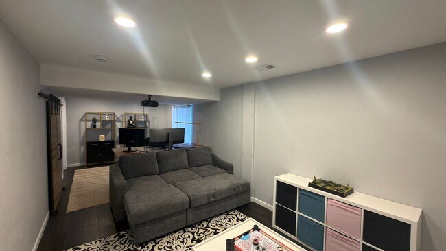 Building Photo - Great Furnished House In Fort Collins