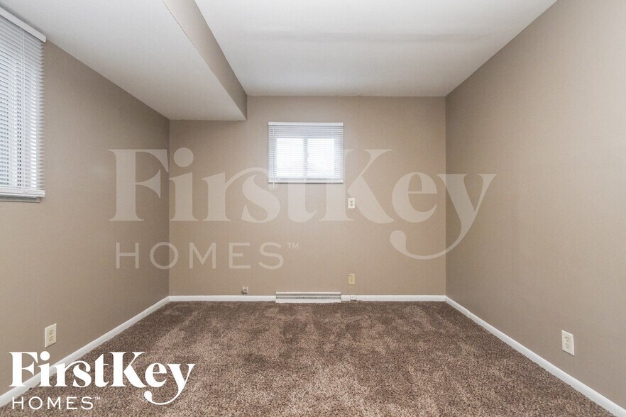 Building Photo - 376 Ticen St