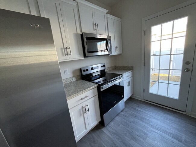 Building Photo - 228 Canopy Dr