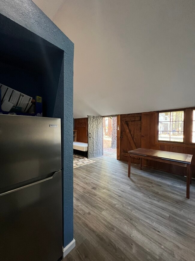 Building Photo - 1081 Craig Ave