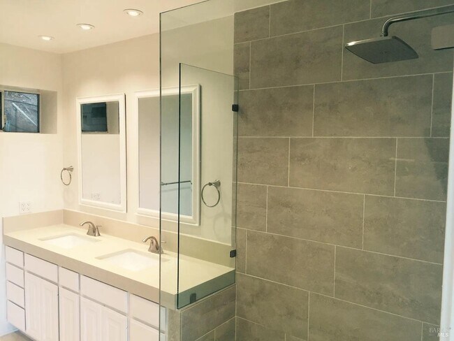 Building Photo - 67 Via Los Altos