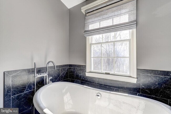 Building Photo - 2733 Quarry Heights Way
