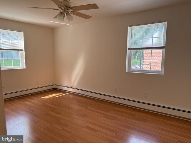 Building Photo - 512 Stidman Dr