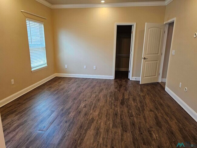 Building Photo - 209 Almond Tree Ln