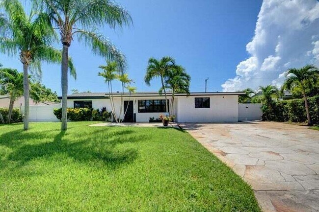Building Photo - 168 SE 31st Ave