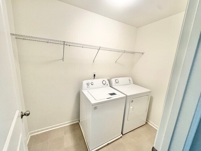 Building Photo - 115 Luna Ln