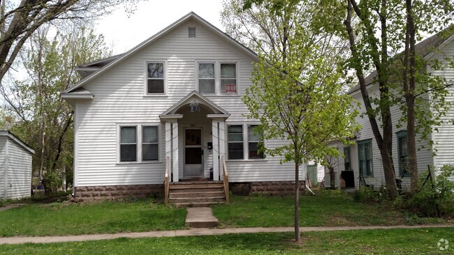 Building Photo - 1015 2nd Ave