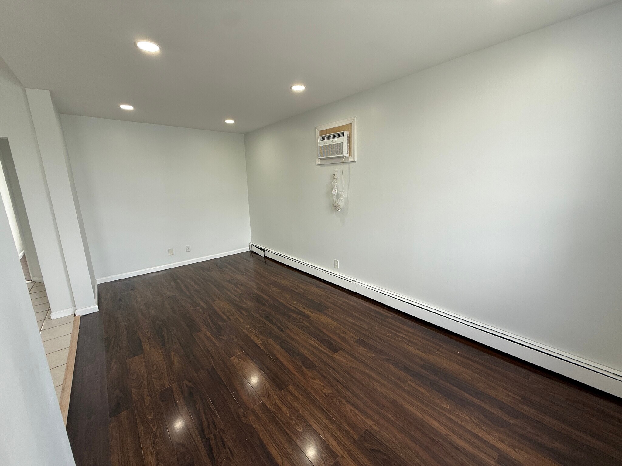 Building Photo - 847 7th St