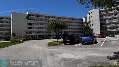 Building Photo - 2859 Leonard Dr