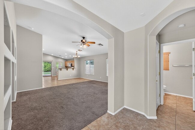 Building Photo - Spacious Gilbert Corner Lot Rental with 4 Bedrooms, Vaulted Ceilings & Private Backyard Retreat