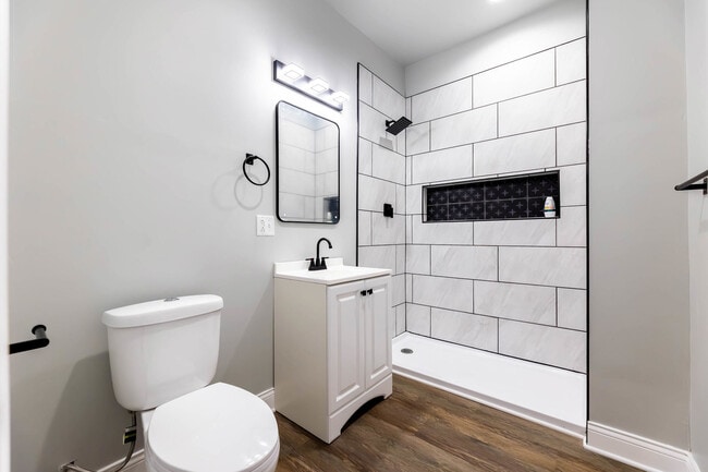 Building Photo - 7917 S Ellis Ave