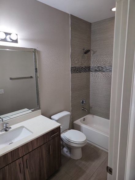 Building Photo - 1901 Harrison St