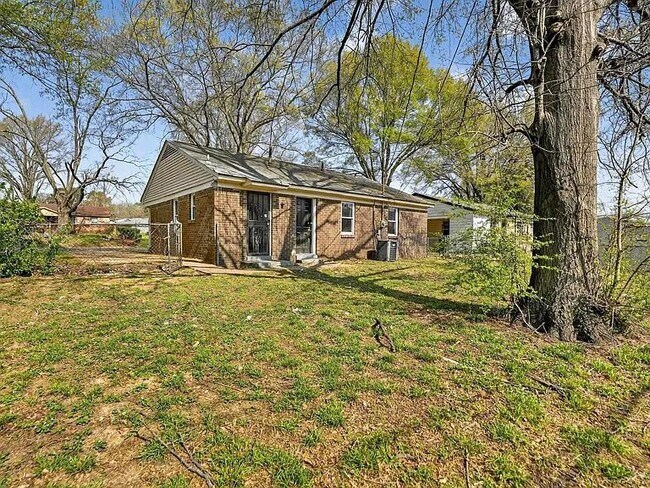 Building Photo - 4118 Westmont Rd