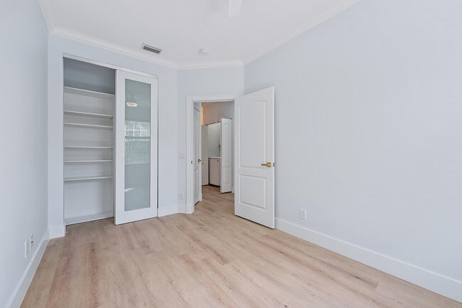 Building Photo - 130 Day Lily Dr