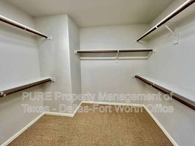Building Photo - 511 Carnation Ln