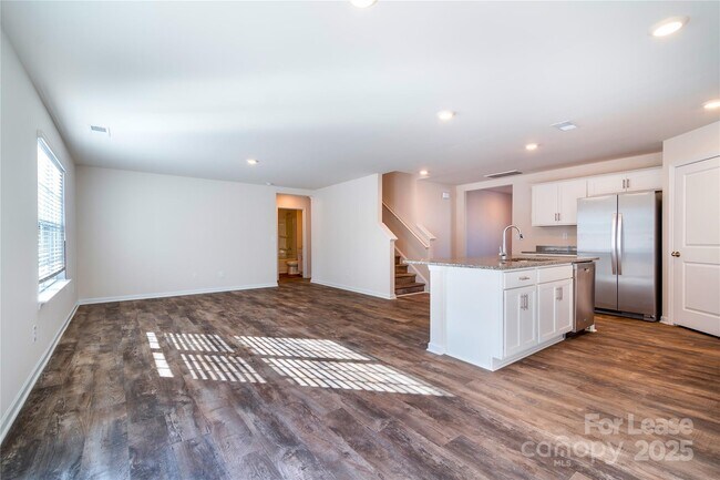 Building Photo - 7882 Shallowbrook Dr