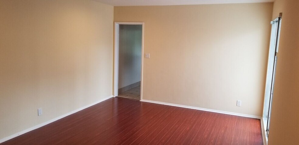 Building Photo - 5950 Carlton Way