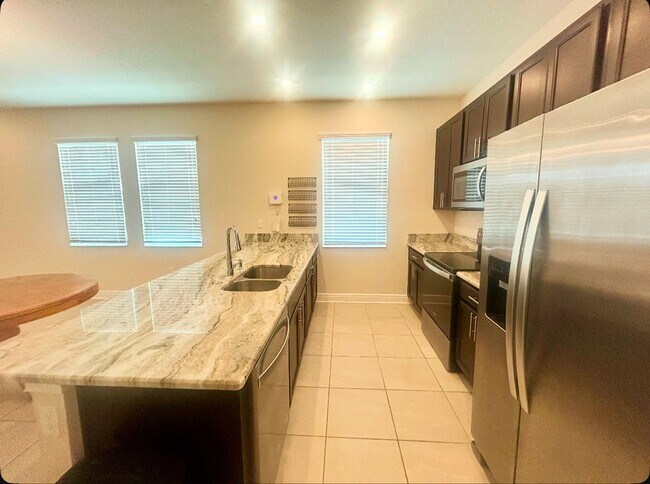 Building Photo - Beautiful Open Concept Home- FREE TO APPLY!
