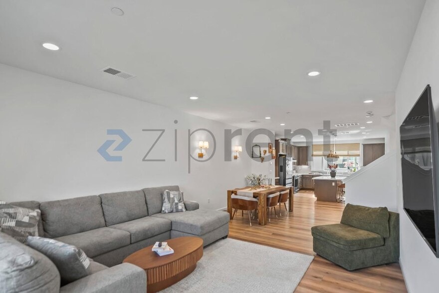 Building Photo - 6216 Diamond Wy