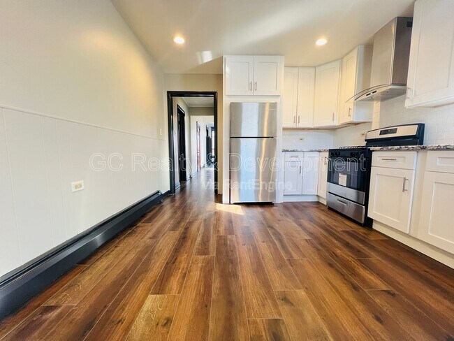 Building Photo - 3408 N Greenview Ave