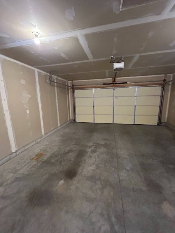 Building Photo - 1707 Dora Dr N