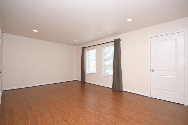 Building Photo - 13240 Trail Hollow Dr