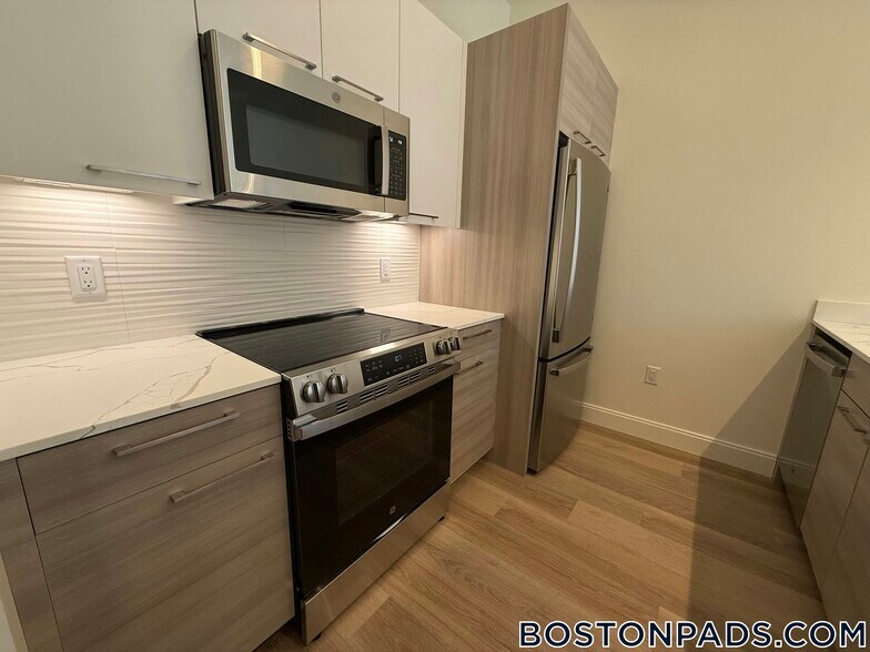 Building Photo - 1079 Commonwealth Ave