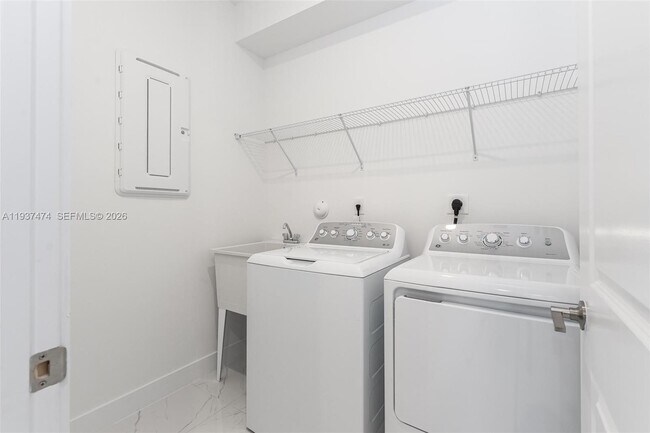 Building Photo - 12289 SW 43rd St