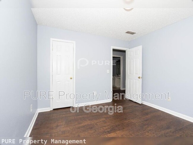 Building Photo - 457 Darter Dr NW