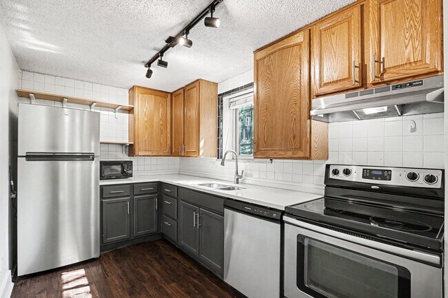 Building Photo - Charming 2-Bedroom Condo in a Prime Location - Cheesman Park!