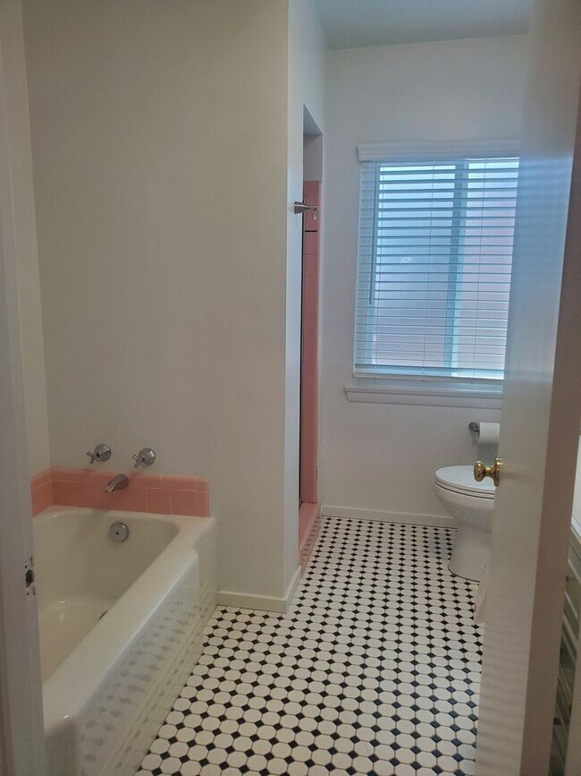 Building Photo - Recently Upgraded and Refreshed House with Pool and Casita