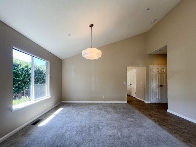 Building Photo - Spacious Single-Level 3-Bedroom Home in Desirable North Napa