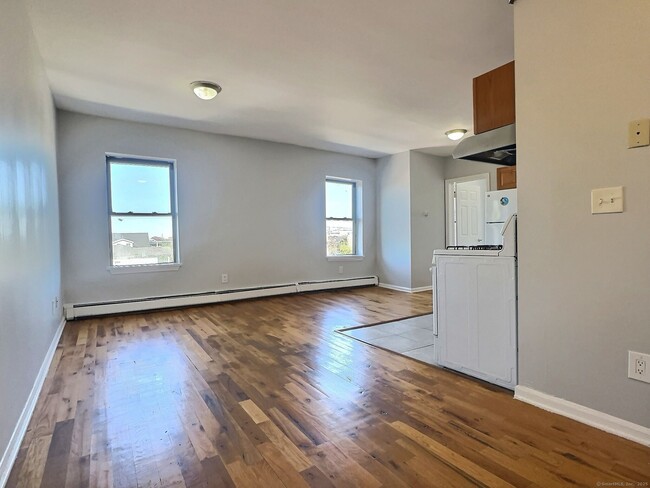 Building Photo - 2260 Fairfield Ave