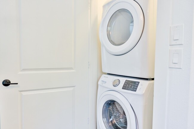 Building Photo - 2300 Stanford St