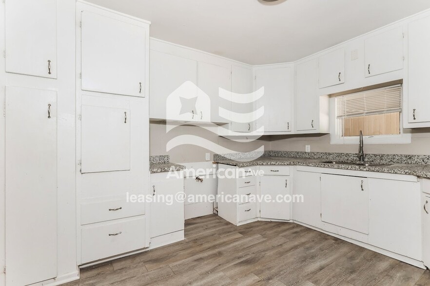 Building Photo - 1744 Cheswood Dr