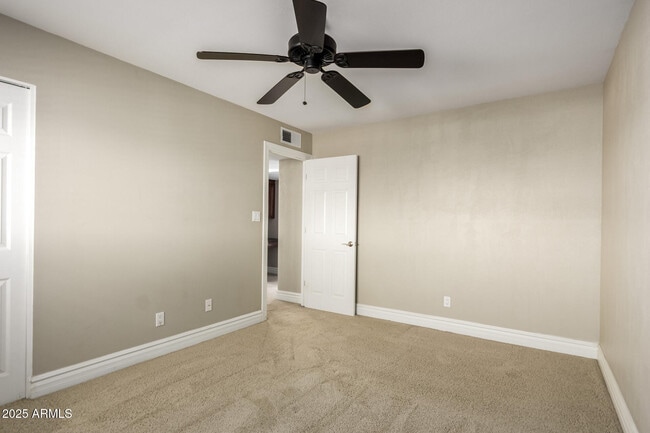 Building Photo - 3912 S Elm St