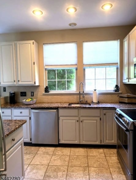 Building Photo - 34 High Pond Ln
