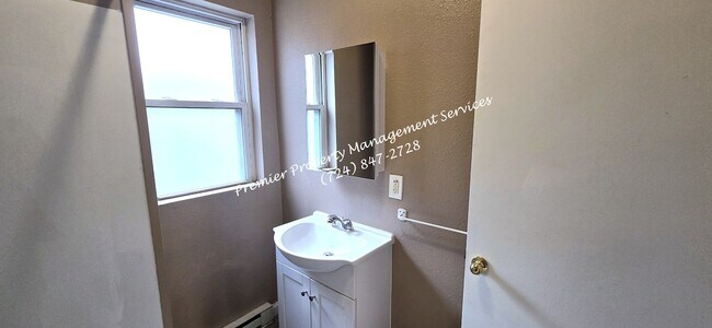 Building Photo - 465 E Washington St