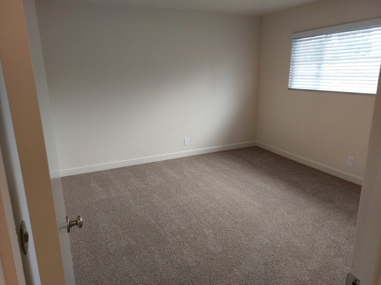 Building Photo - 1100 Ranchero Way