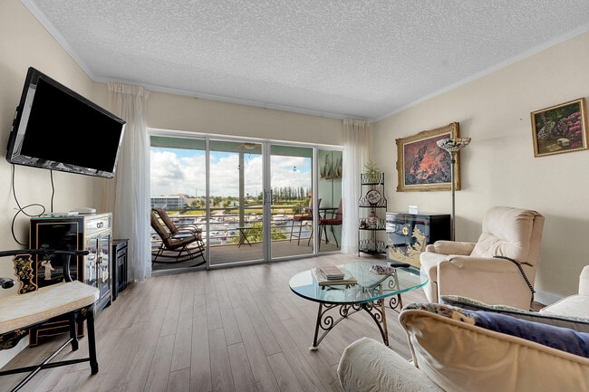 Building Photo - 29 Yacht Club Dr