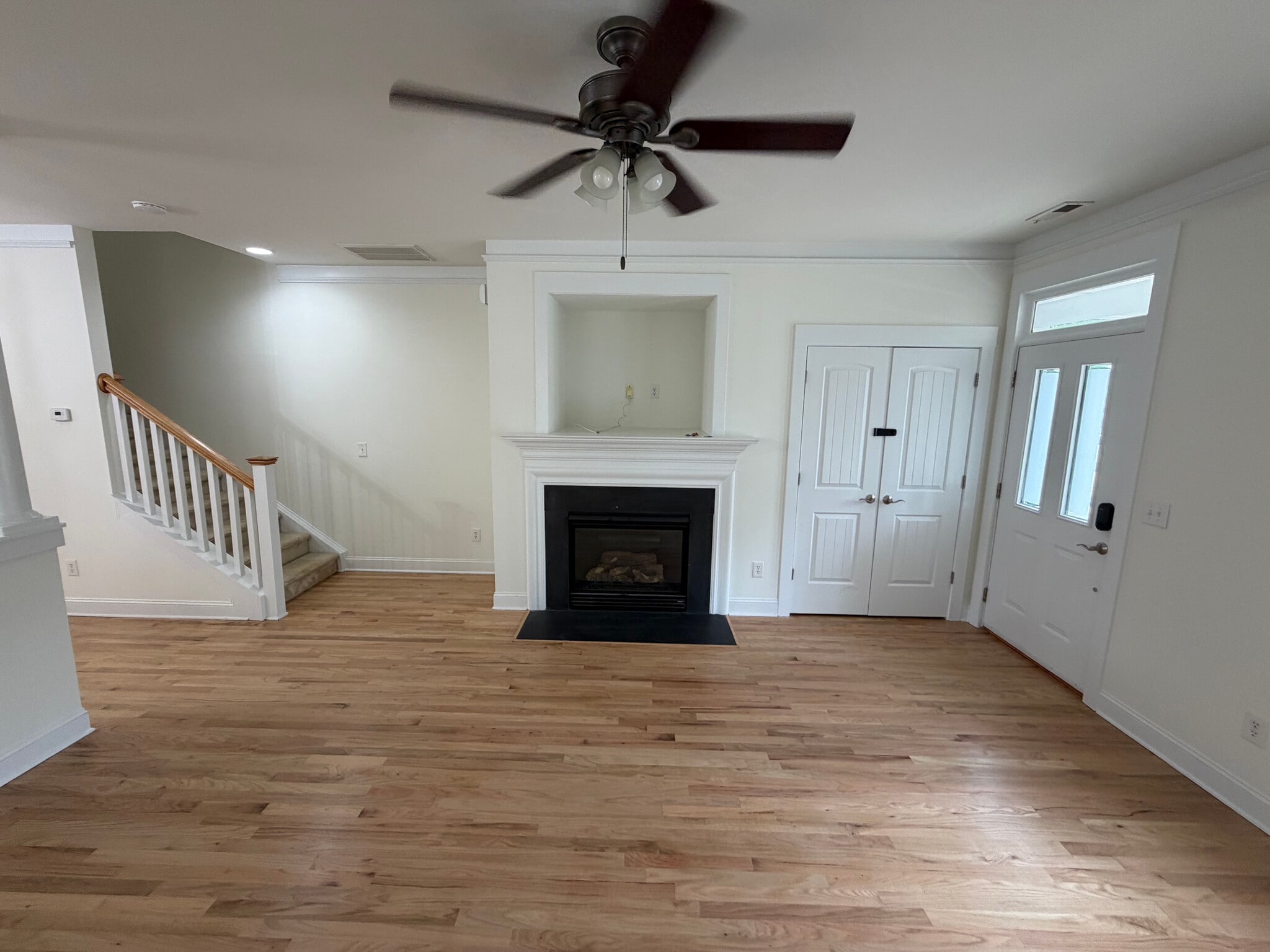 Building Photo - Room in House on Dubois Court