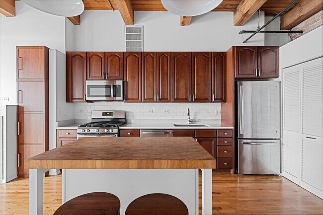 Building Photo - 625 W Jackson Blvd