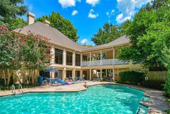 Building Photo - 203 14th St NE