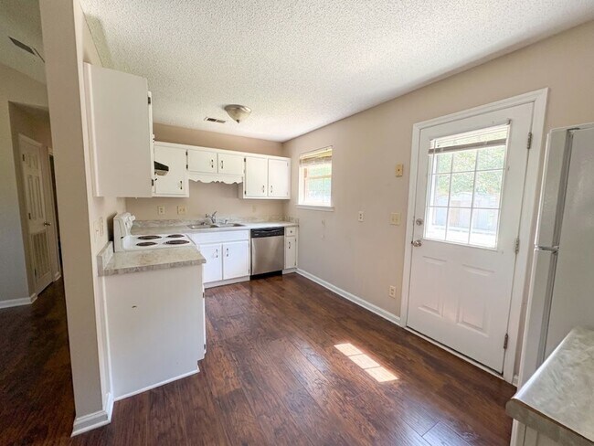 Building Photo - 1469 Flo Zechman Dr
