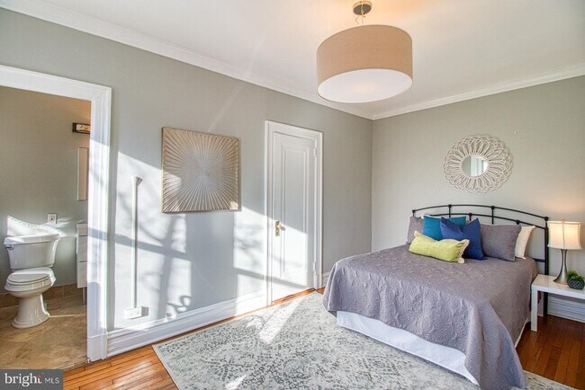 Building Photo - 2456 20th St NW