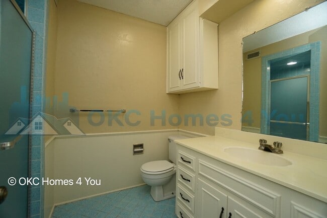 Building Photo - Townhouse with 3 beds and 3 baths!