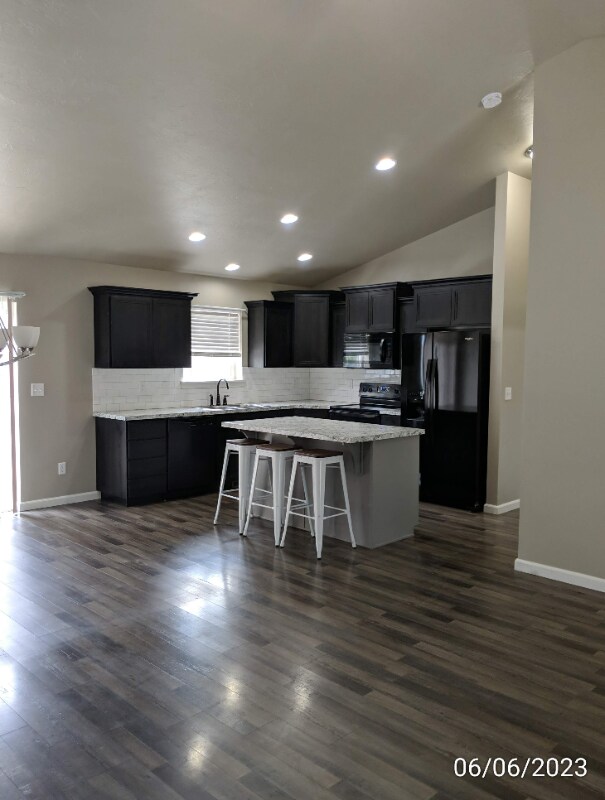 Building Photo - 817 Craven Ave