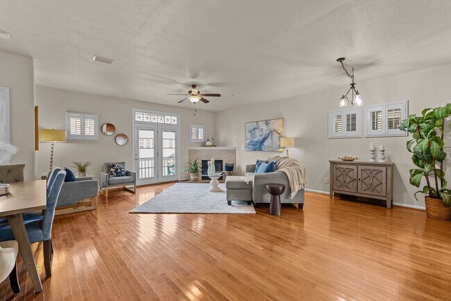 Building Photo - Welcome to this stunning 3-bedroom, 3.5-bath tri-level condo!