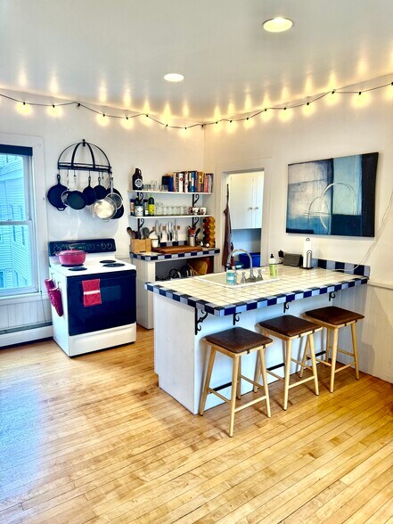 Building Photo - 95 Beckett St