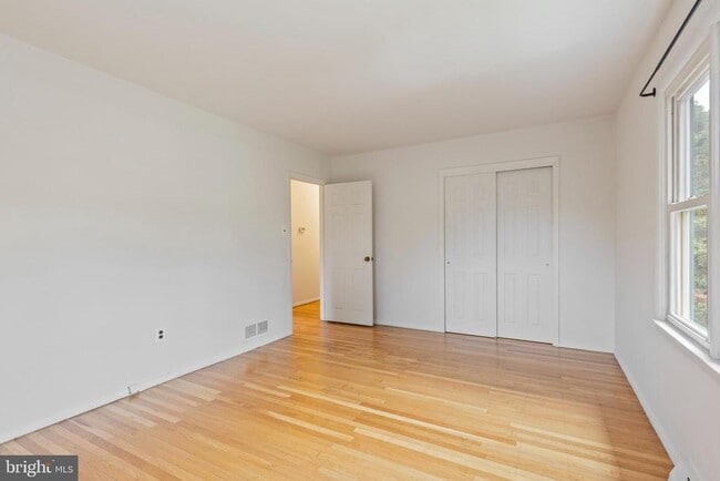 Building Photo - 209 Hillside Ave